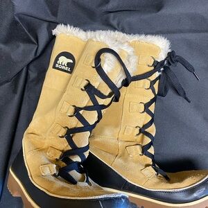 Sorel Women's Tan and Black Lace-Up Winter Boots